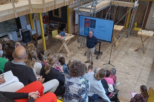 Luk Dewulf houdt een lezing over Talent